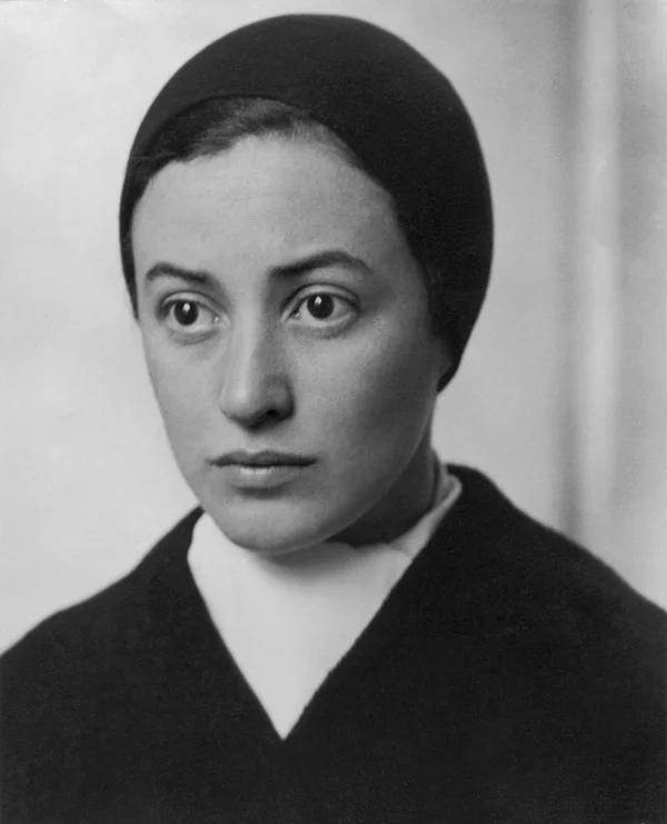 dorothy-norman front-portrait-with-head-covered-wide-open-eyes female