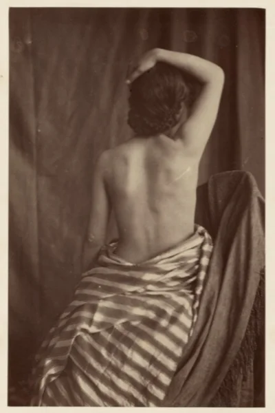 nu-feminin-drape female