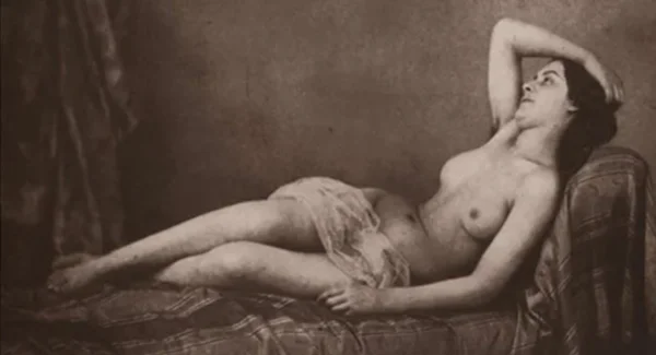 nu-feminin female
