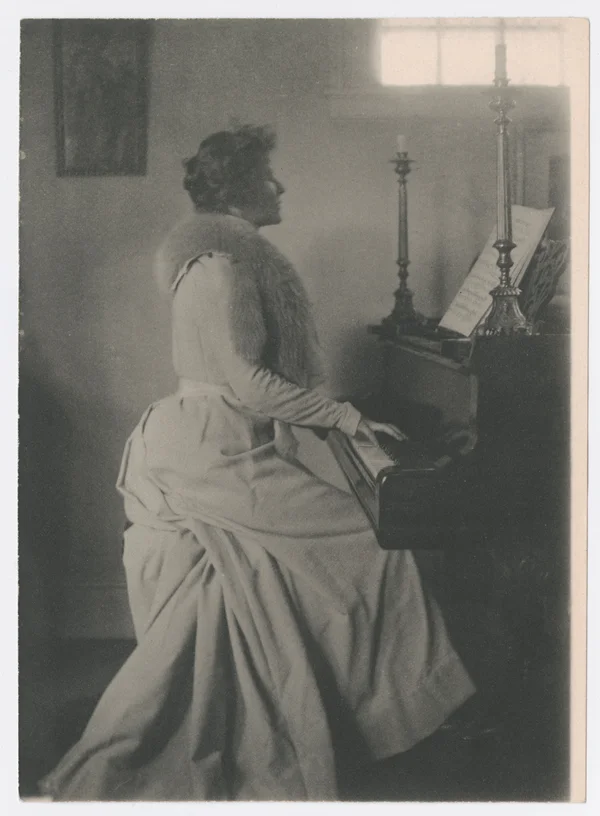 agnes-lee-playing-piano female