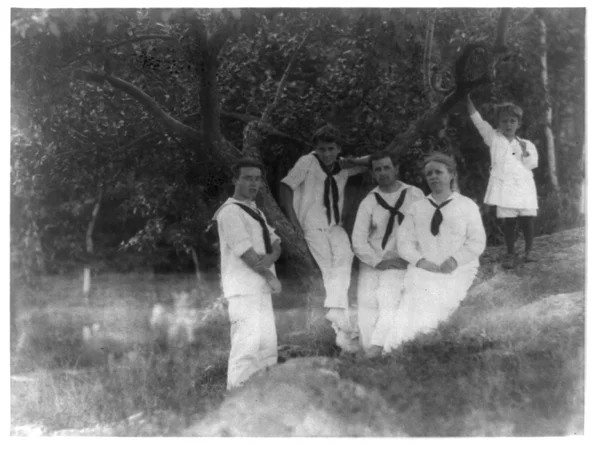 white-family-portrait-5-figures-4-sailor-suits group