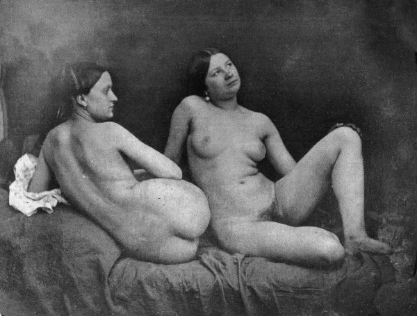 deux-nus-feminins-allonges female