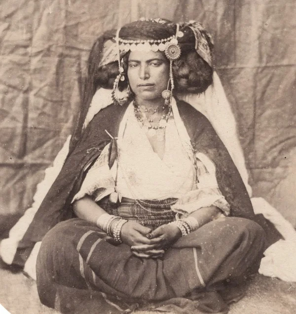 femme-en-melhafa female