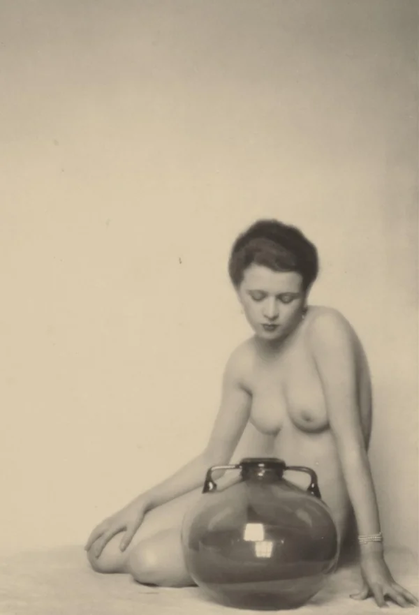 nude-seated-woman-with-vase female