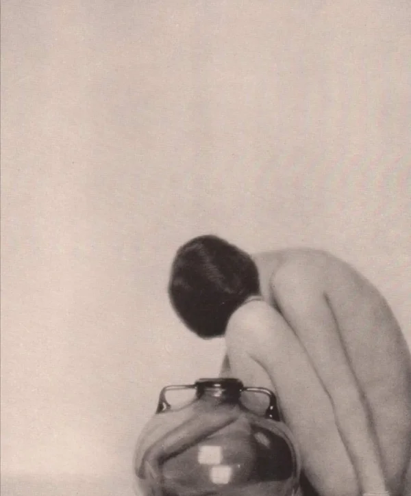 nude-with-murano-vase female