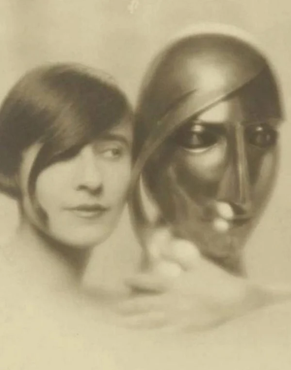 woman-with-sculpture female