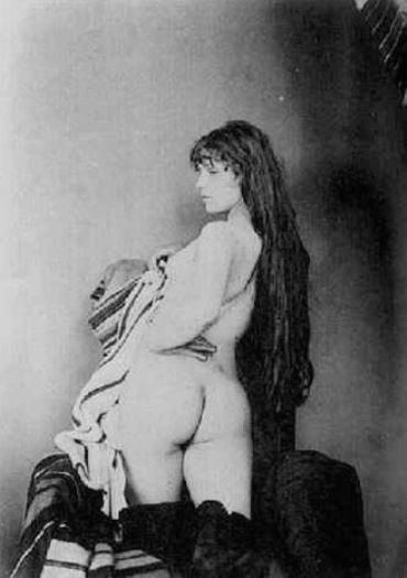 nu-de-dos female