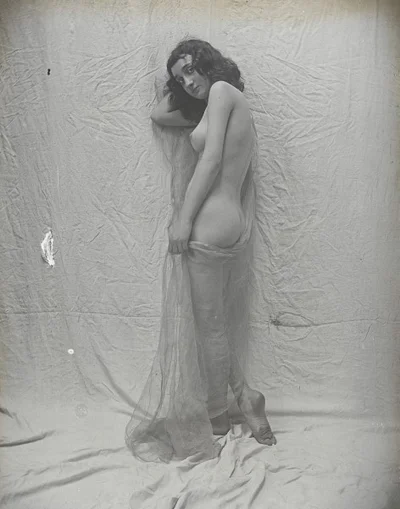 jeune-fille-nue-atelier female
