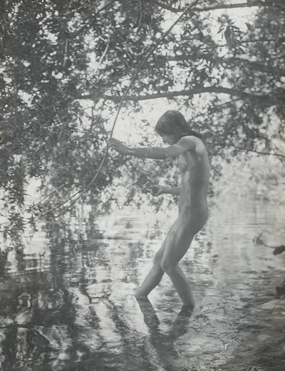 jeune-fille-nue-cours-eau female