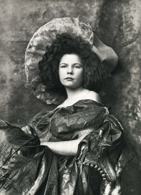 etude-femme-buste female