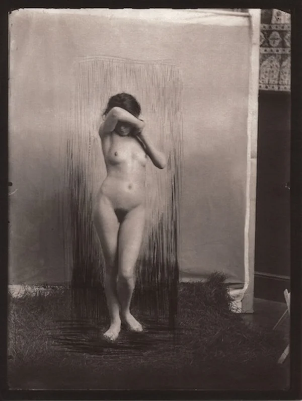 girl-timide-covering-face fullbody female