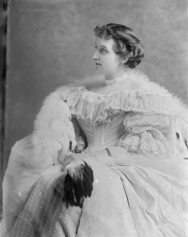 madame-demachy-collier-perles female