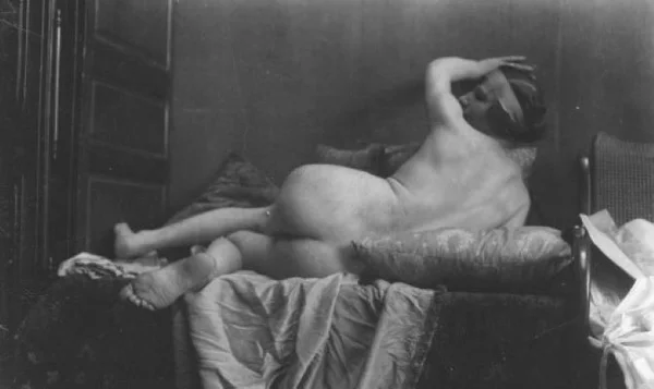 modele-feminin-nu-atelier female