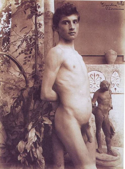 giacomo-lanfranchi-near-replica-bronze-statue-pompeii male