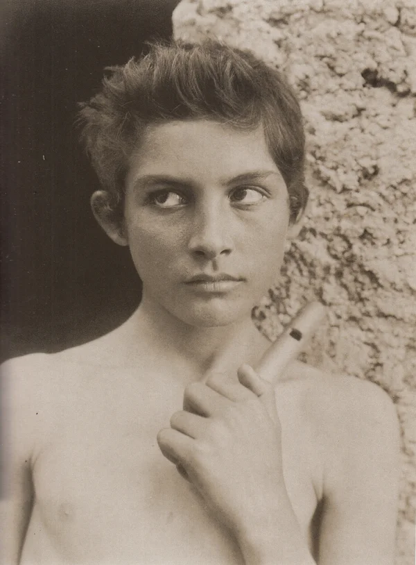 giacomo-lanfranchi-holding-fife male