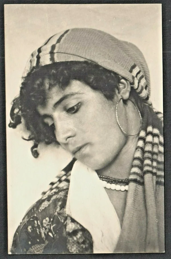girl-from-orsogna-abruzzo-possibly-boy-dressed-as-woman same-model-as-1047 before-1897 male