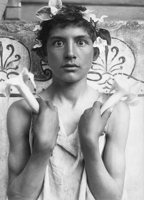 hypnos hypnos-boy-with-flowers-with-painted-wall-behind male