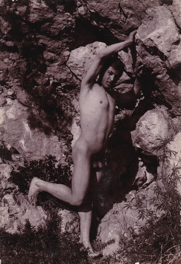 naked-youth-countryside male