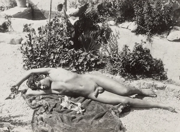 pietro-mazza-reclining-naked male