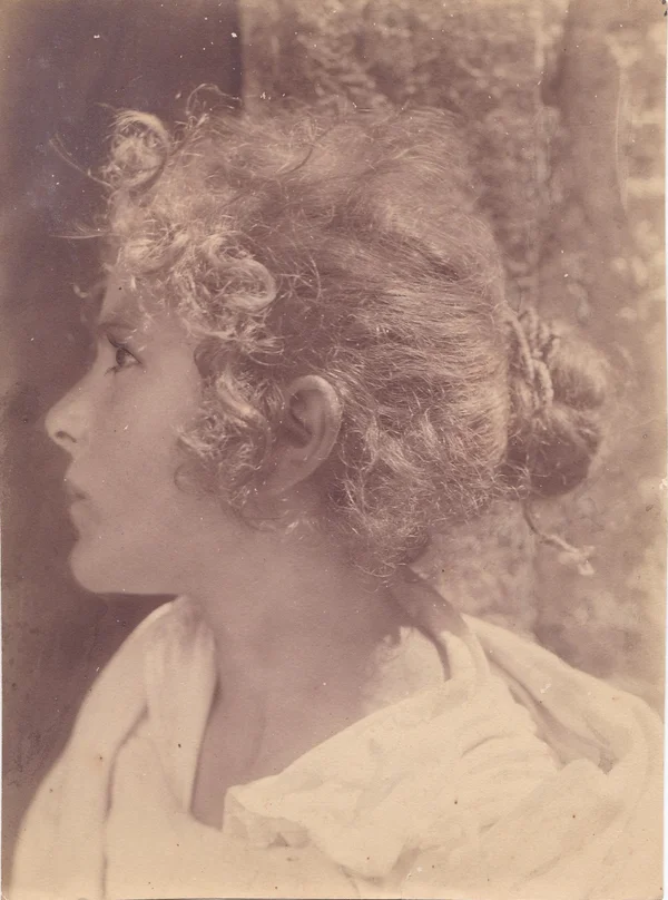portrait-maria-intelisano-pretty-profile-stamped female