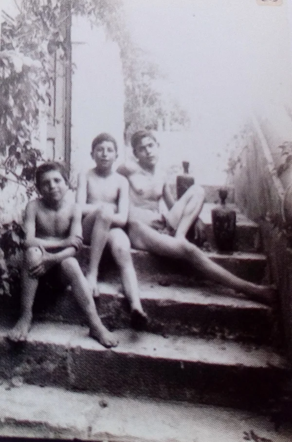 three-children staircase-with-greek-vases male