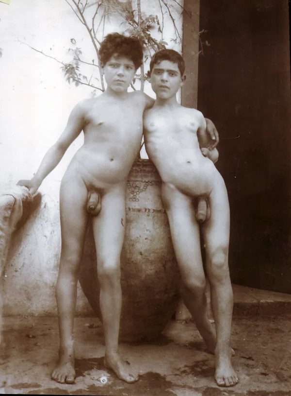 two-nude-boys-giara-vase male