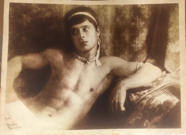 neapolitan-youth-wearing-jewels-and-headband male