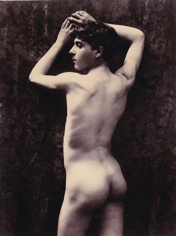 backside-of-nude-boy-carlo-manarelli male