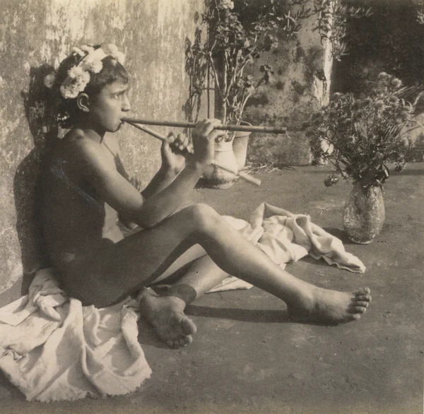 boy-playing-aulos-naples male