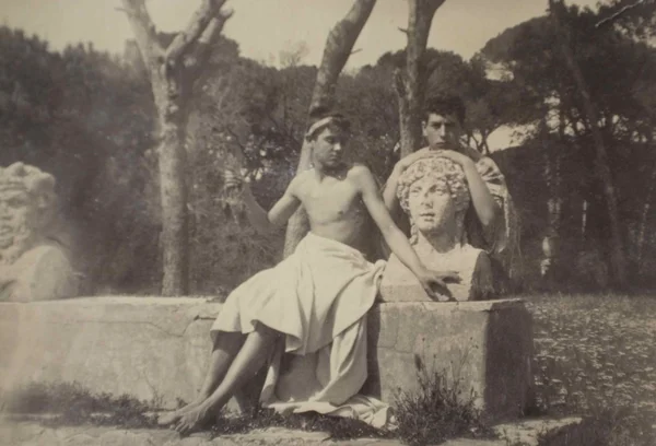 boys-in-garden-castello-chigi-castel-fusano male