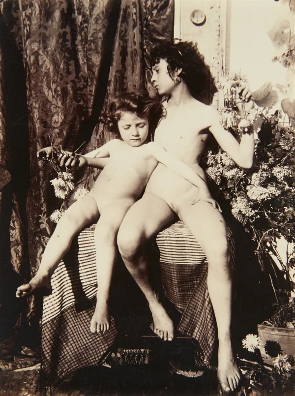 girl-and-baby-girl-naked-sitting-on-stool female
