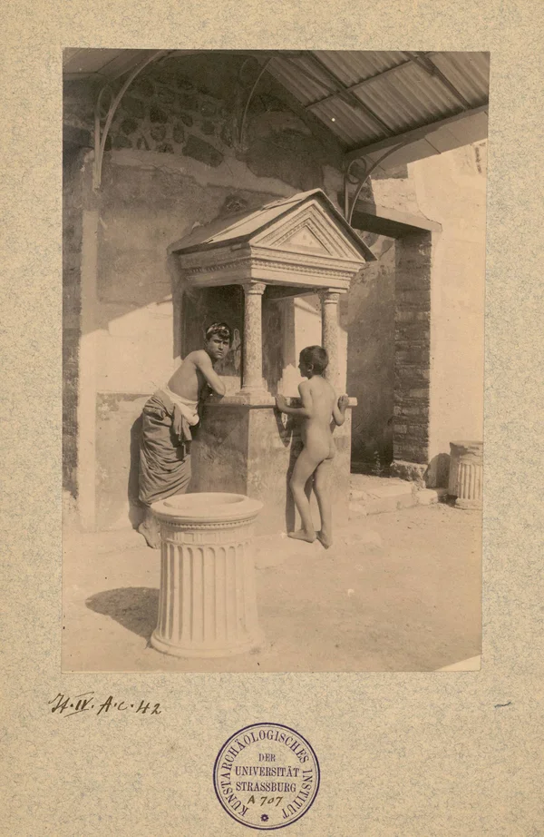 lararium-in-house-of-red-walls-pompeii