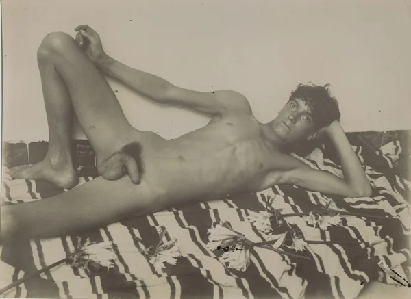 naked-algerian-boy-leaning-2 male