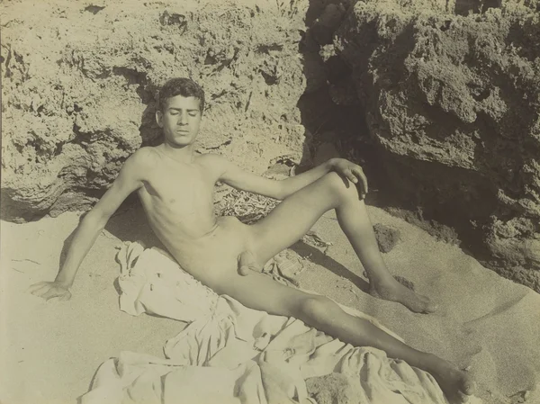 naked-algerian-boy-leaning-by-sea-shore male