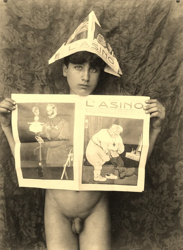 naked-boy-showing-satirical-weekly-l-asino male