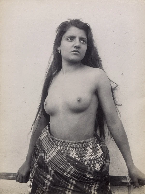 naked-breasted-woman-holding-sword-2 female