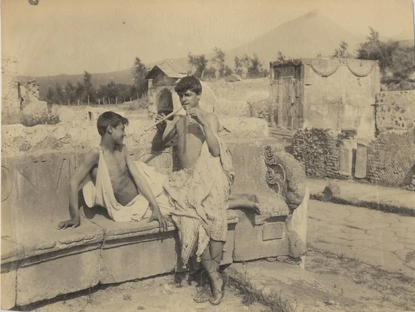 pompeii-mamias-grave