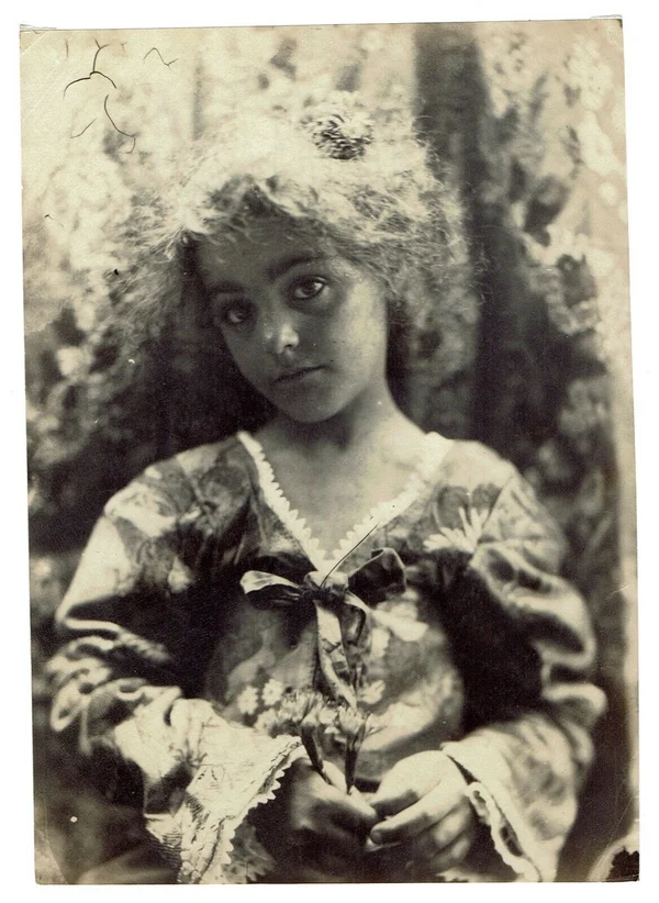 portrait-of-girl-naples female