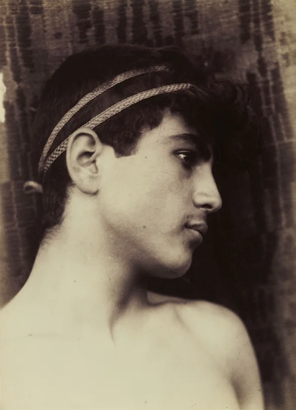 portrait-of-lad-wearing-taenia male
