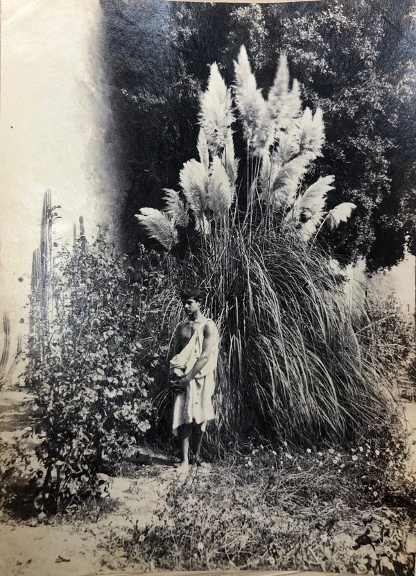 vincenzo-galdi-in-villa-wearing-pseudo-ancient-costume male