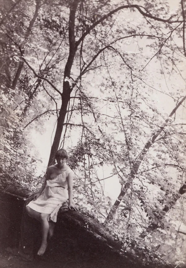 woman-sitting-in-park female