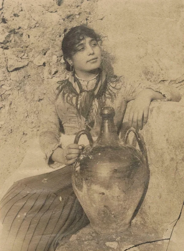 woman-with-amphora female